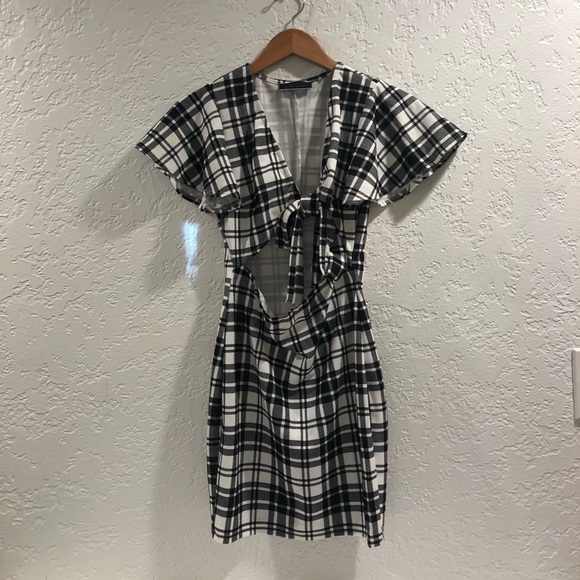 Forever 21 Dresses & Skirts - Tie Front Plaid Dress